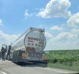 O autocisternă a ieșit de pe carosabil, pe Centura de Est, la Moara Nouă 