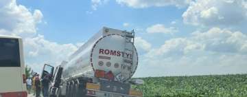 O autocisternă a ieșit de pe carosabil, pe Centura de Est, la Moara Nouă 