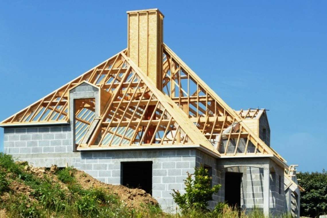 Un escroc din Câmpina lua bani în avans pentru lucrări de construcții și apoi dispărea în ceață