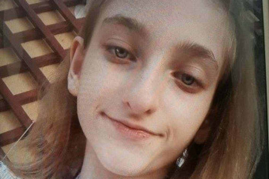 O copilă de 13 ani din Ploiești a dispărut de acasă!