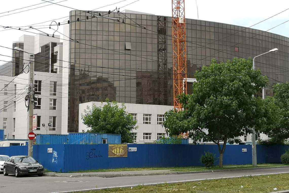 Palatul de Justiție Prahova are sute de camere, peste 100 de holuri și zeci de grupuri sanitare! Cât costă curățenia în imobilul imens din centrul Ploieștiului