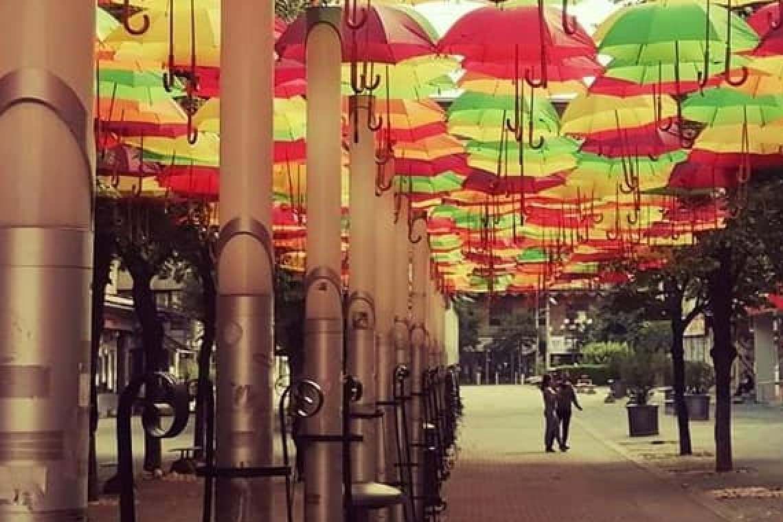 Alte sute de umbrele colorate, cumpărate de municipalitatea ploieșteană!