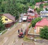 Bilanțul inundațiilor de pe Valea Prahovei: zeci de case inundate, terasamentul căii ferate afectat, drumuri blocate