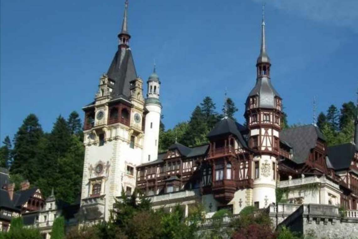 Terasele Peleșului mai au de așteptat până la restaurare. Prima licitație a fost anulată, urmează a doua