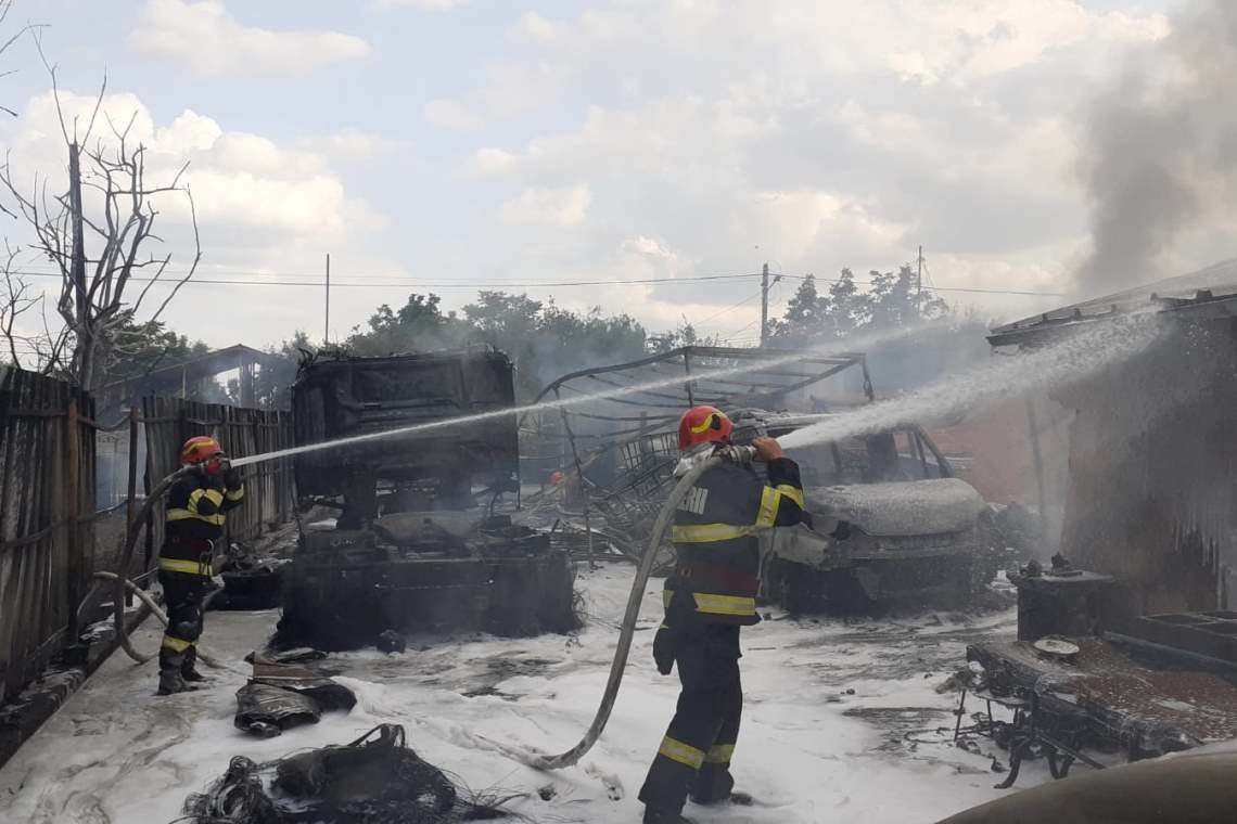 Incendiul din Fîntînele a fost stins de pompieri, după mai bine de două ore de luptă cu flăcările!