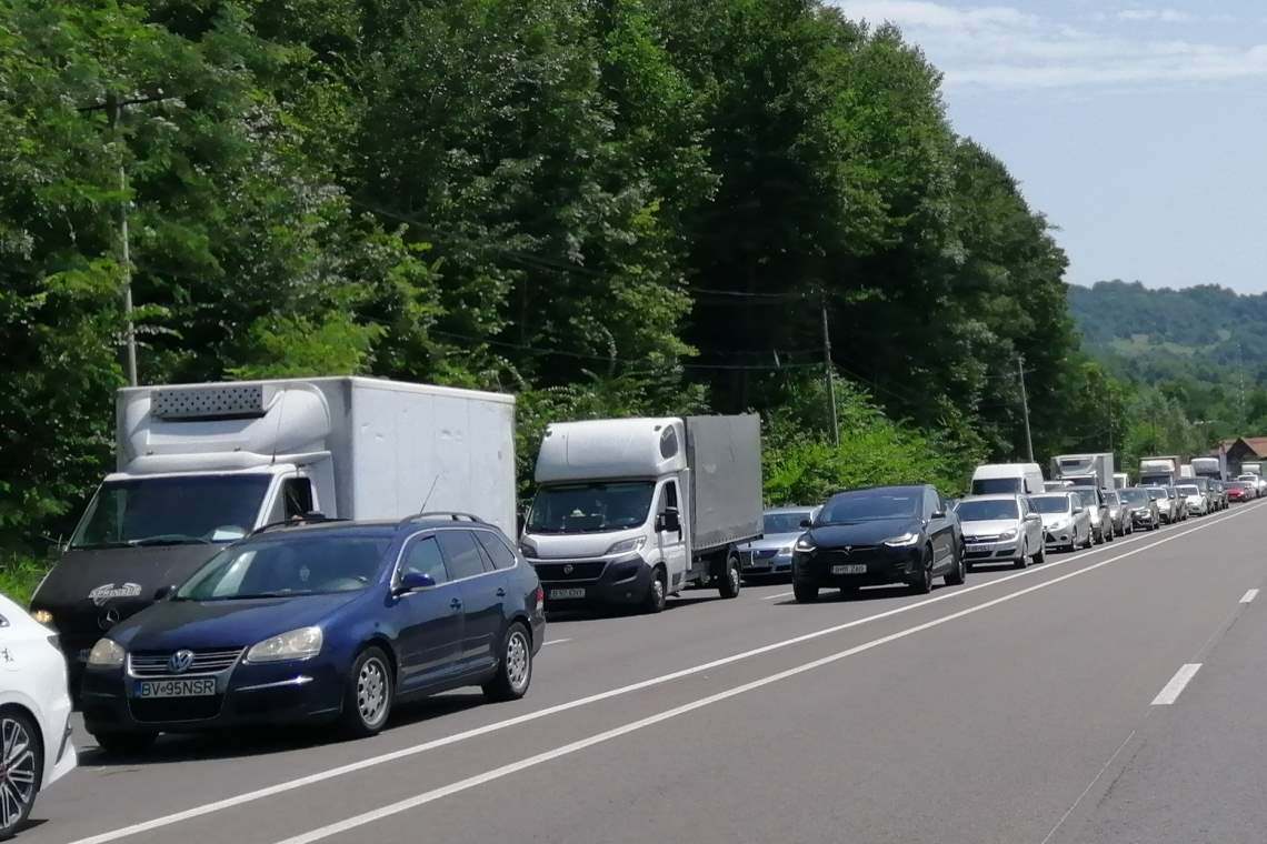 Trafic infernal pe DN1, în Nistorești 