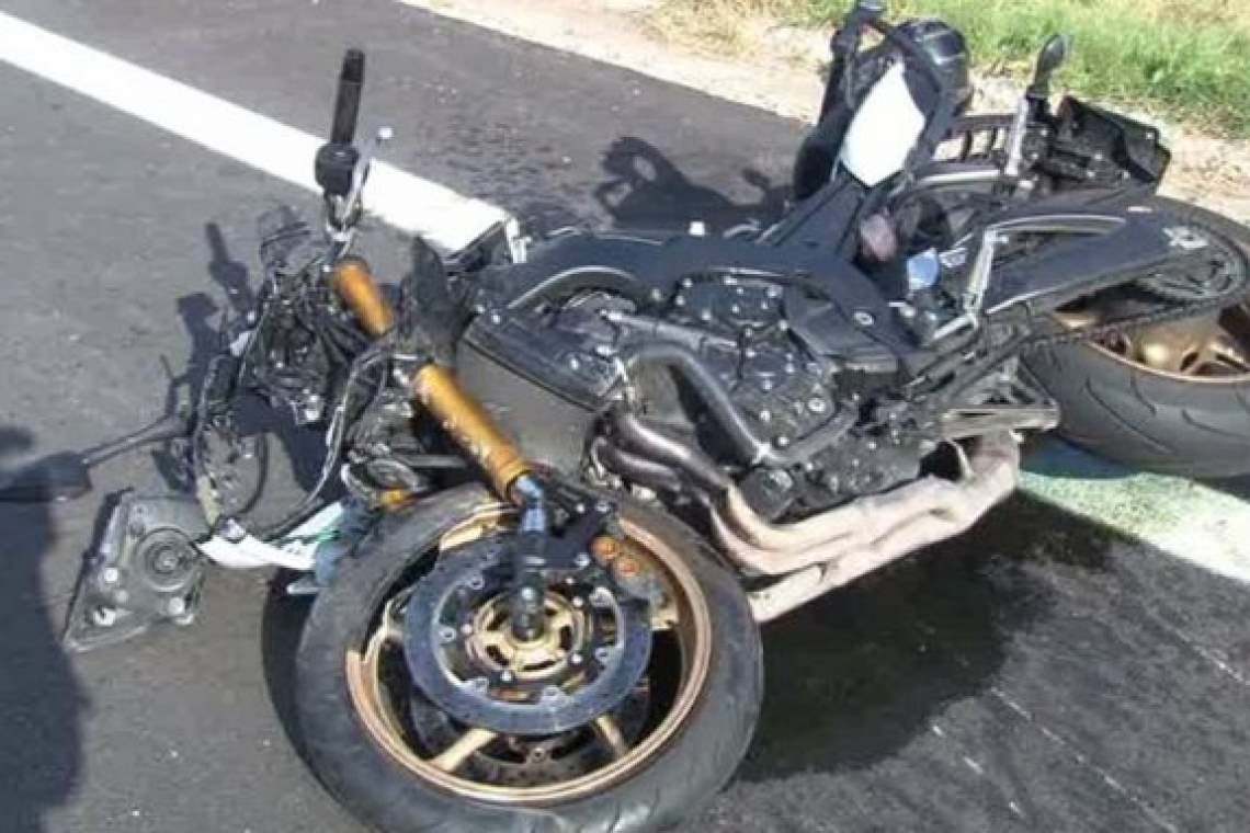 S-au răsturnat cu motocicleta pe DN1, la Comarnic. Trafic restricționat pe un sens de mers