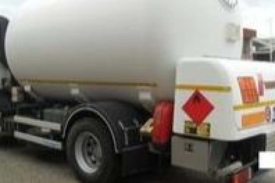 O autocisternă plină cu combustibil, implicată într-un accident rutier la Cheia, pe DN1A