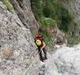 Ar trebui amendați turiștii care se aventurează pe munte, neechipați și ignoranți?