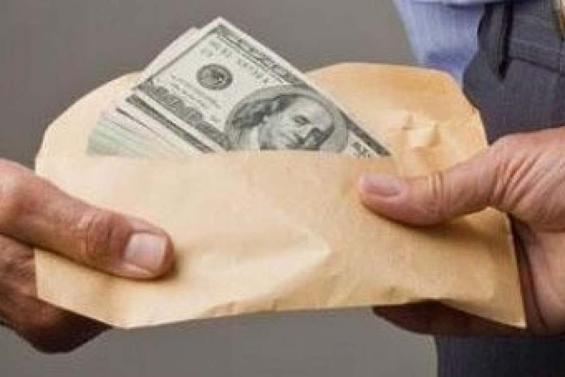 Doi prahoveni scapă de închisoare după ce și-au recunoscut vinovăția într-un dosar de trafic și cumpărare de influență