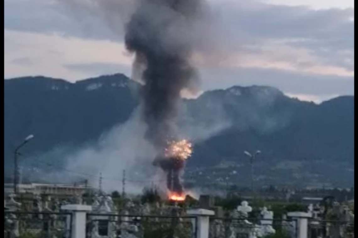 Video/ Explozie la o fabrică de armament din Zărnești. O persoană a murit