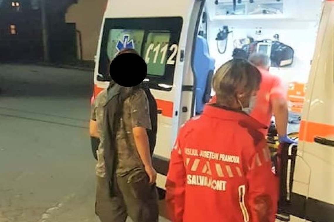 Un tânăr care s-a tăiat la mână cu o macetă a fost coborât de pe munte de salvamontiștii din Azuga