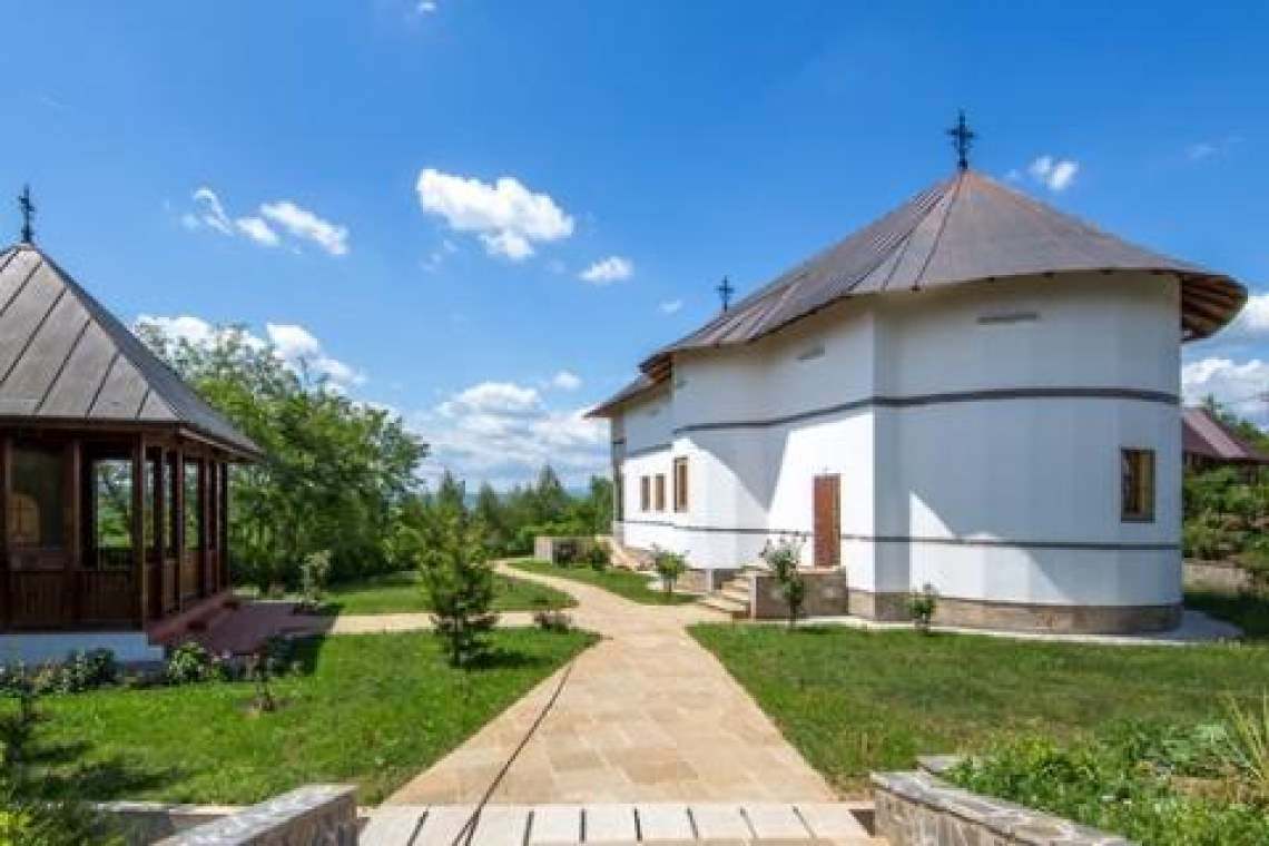 Investiție de un milion de euro la mănăstirea Cornu/ Trapeză încălzită parțial prin pardoseală