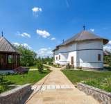 Investiție de un milion de euro la mănăstirea Cornu/ Trapeză încălzită parțial prin pardoseală