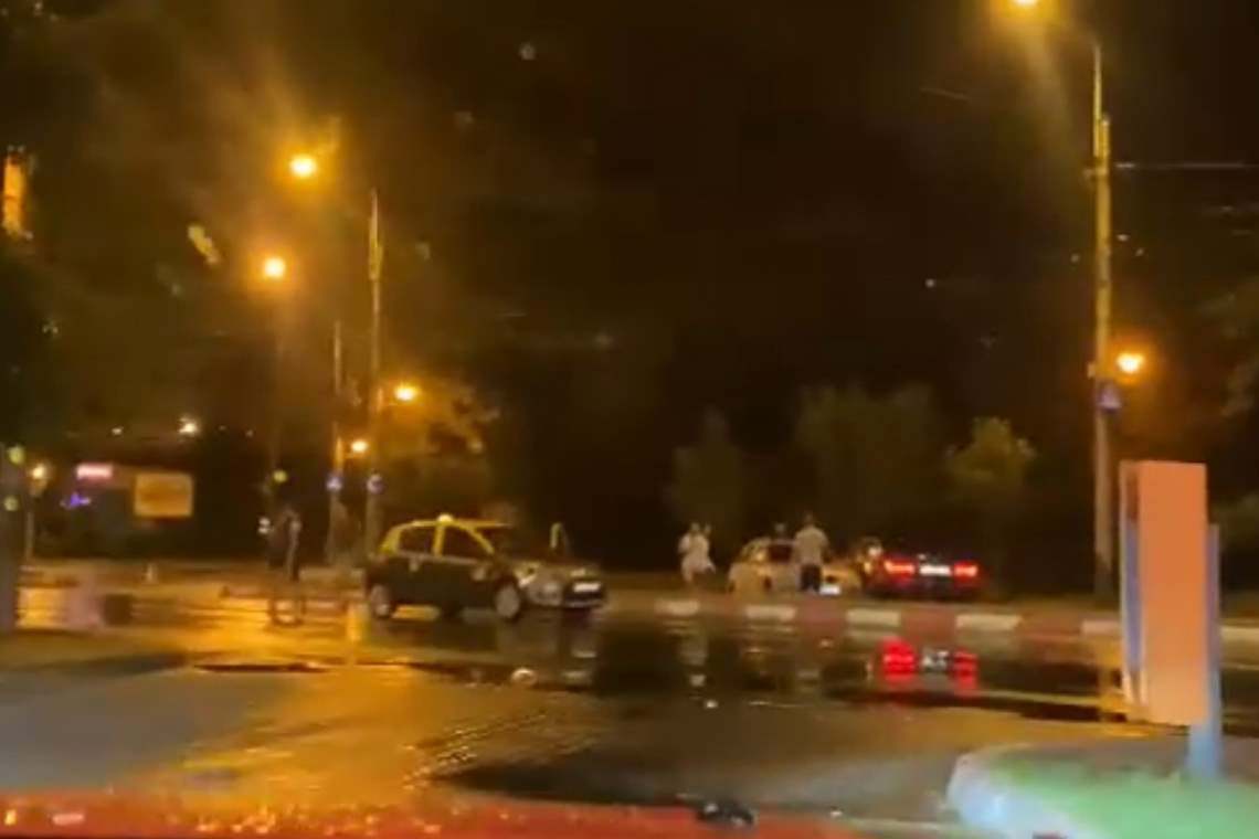 Urmărire ca-n filmele americane pe străzile din Ploiești, terminată cu un accident!