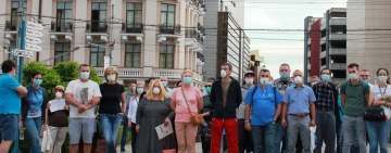 Protest “printre șobolani și muște, gândaci și mizerie”, în centrul Ploieștiului. Cine va discuta cu protestatarii?