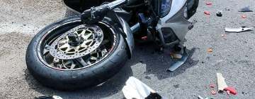 Un motociclist de 38 de ani a murit, în urma unui accident produs în sensul giratoriu de la Tătărani