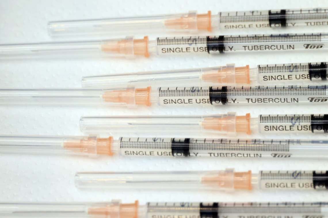 Ce-i lipsește chelului?/Loteria Vaccinului, găselnița Guvernului Cîțu pentru stimularea vaccinării!