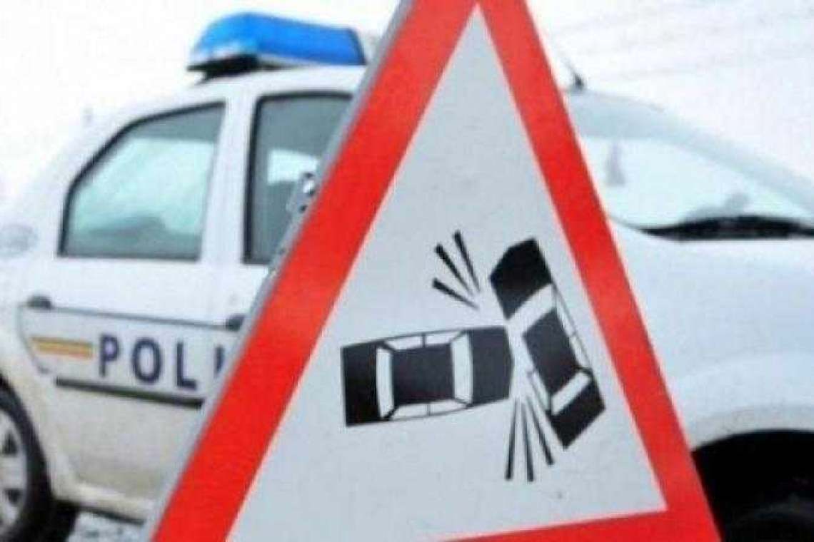 Două mașini au intrat într-o țeavă de gaze, pe o stradă din Ploiești
