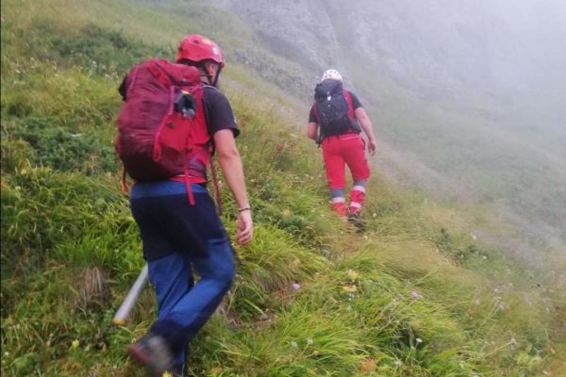 Acțiune dificilă a salvamontiștilor pentru recuperarea unui alpinist cu fracturi multiple