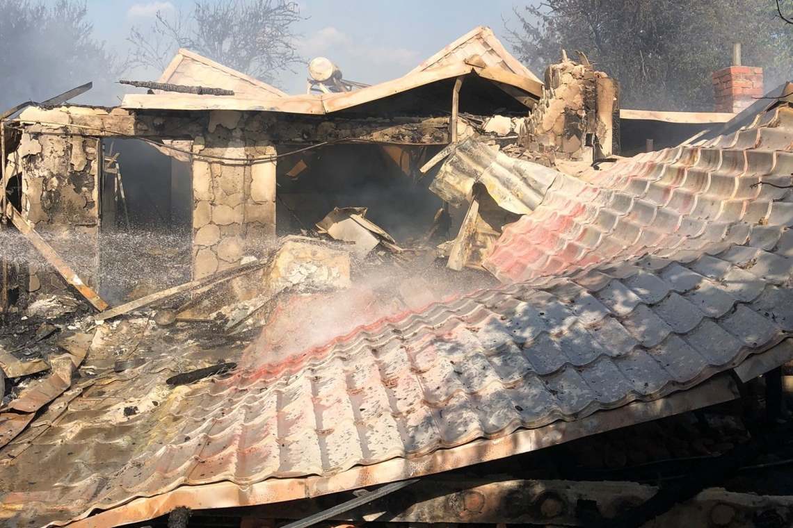 Pompierii au stabilit cauza incendiului de la Băicoi, care a mistuit trei case