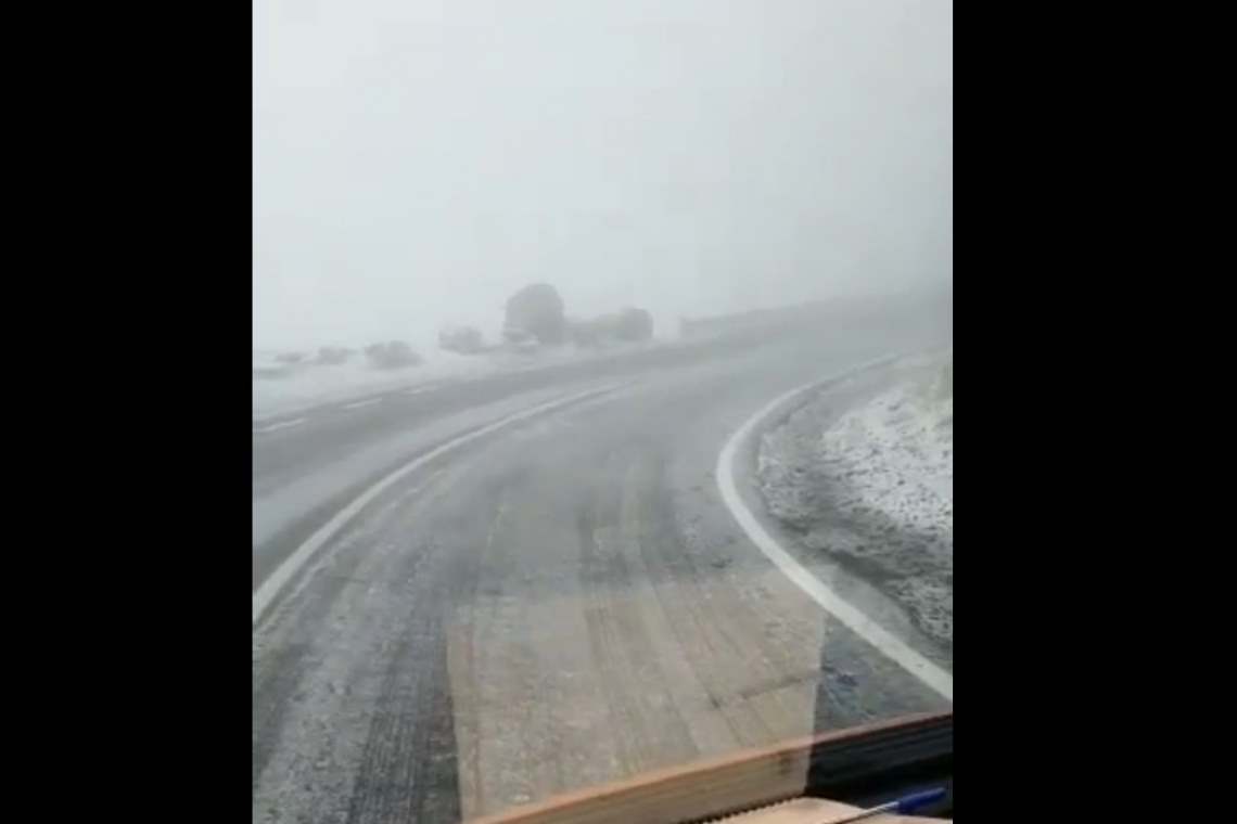 Video/Pe Transfăgărășan a venit iarna, iar la Vârful Omu sunt minus 5,4 grade
