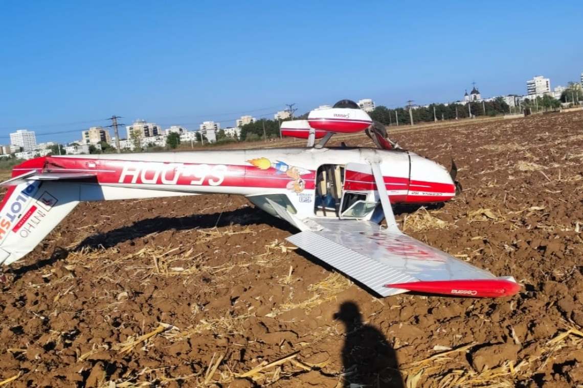 Un avion privat a aterizat forțat pe un câmp de lângă Strejnic