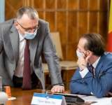 Epidemiolog: "Nu puteau ține birturile și păcănelele deschise dacă închideau școlile!"