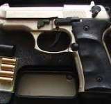 Ce era ascuns în peretele unei case din Ploiești? Un pistol, cu tot cu cartușe!