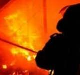 A luat foc polistirenul de pe fațada Căminului Cultural Bucov