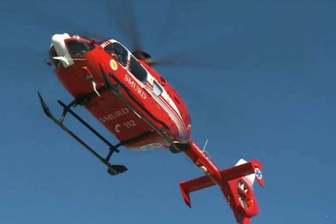 Un bărbat a căzut de pe casă, în Bălțești. Va fi preluat de elicopterul SMURD