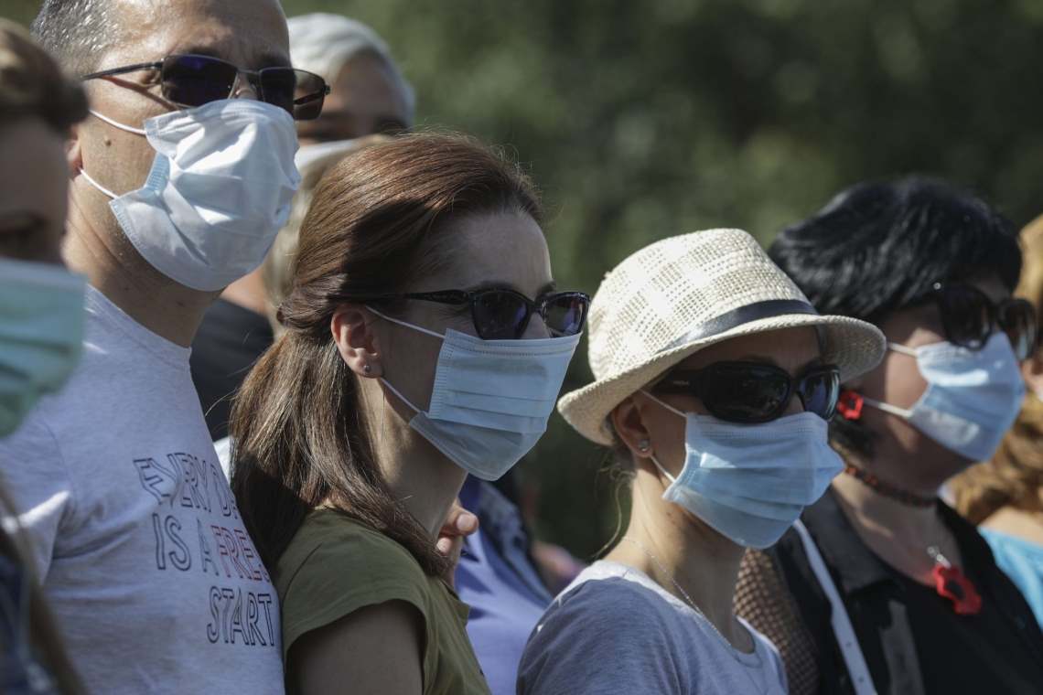 Masca redevine obligatorie și pe stradă, în localitățile cu rata Covid mai mare de 6 la mie. Ploieștiul și Câmpina, printre orașele vizate