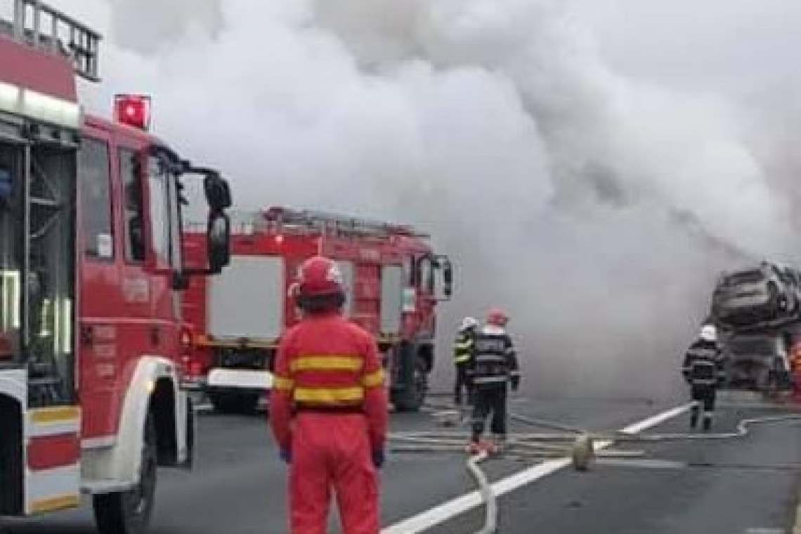 Un camion încărcat cu porumb a luat foc, la Ariceștii Rahtivani