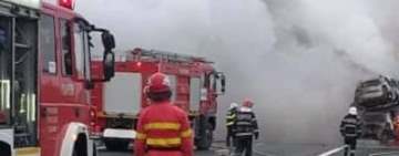 Un camion încărcat cu porumb a luat foc, la Ariceștii Rahtivani
