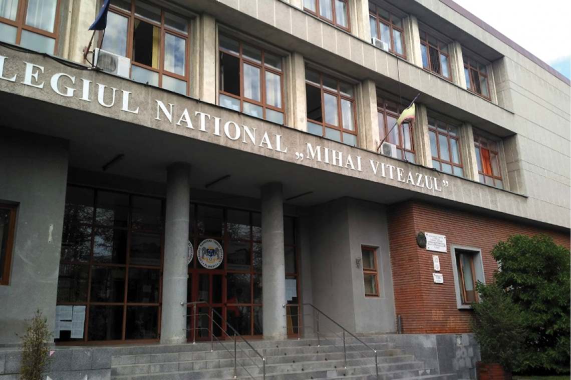 Colegiul Național “Mihai Viteazul” din Ploiești intră în online, de săptămâna viitoare. Are prea multe cazuri Covid ca să continue cu prezență fizică!