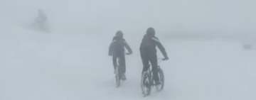 Video/ Mountain bike pe zăpadă, la Azuga!