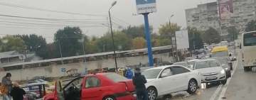 Accident în lanț pe podul de la Dedeman, pe sensul spre Bucov