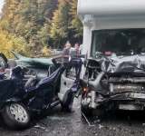 Patru persoane, printre care și un bebeluș, au fost rănite grav într-un accident produs pe DN1, la Posada