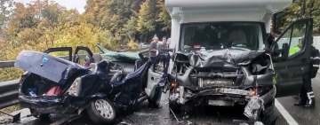 Patru persoane, printre care și un bebeluș, au fost rănite grav într-un accident produs pe DN1, la Posada