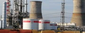 Demolarea turnului de răcire de la rafinăria Petrotel Lukoil a fost amânată