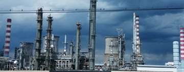 Aviz ploieștenilor din cartierul Mihai Bravu/ Astăzi, un turn de răcire al rafinăriei Petrotel LukOil va fi demolat!