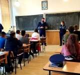 Polițiștii își promovează profesia în liceele prahovene. Prima acțiune - la Breaza