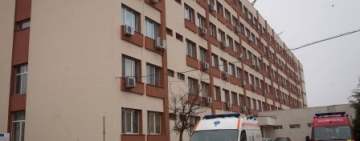 Fratele unui pacient internat la Terapie Intensivă a făcut scandal la Spitalul Județean Ploiești, pentru a obține informații despre starea rudei sale