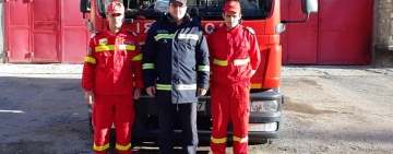 Ei sunt trei dintre oamenii în uniformă de salvator: Vasile, Petre și Narcis. În drum spre locul de muncă, au ajutat răniții dintr-un accident