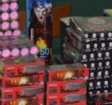Zeci de kilograme de petarde și baterii de artificii, vândute din portbagaj, la Potigrafu. “Comerciantul“ s-a ales cu dosar penal