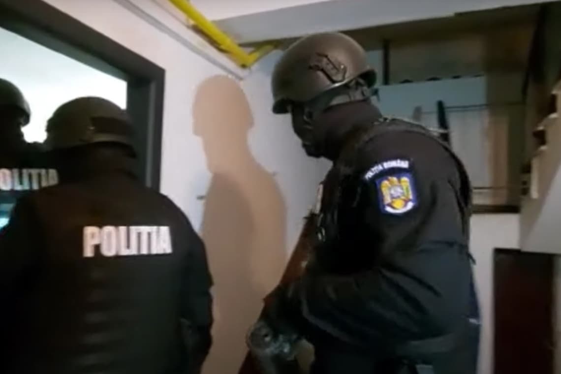 Percheziții la infractori cibernetici/ Cereau sume imense pentru decriptarea datelor din rețelele informatice!