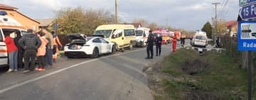 Patru copii răniți în accidentul de la Drăgănești, transportați la spital