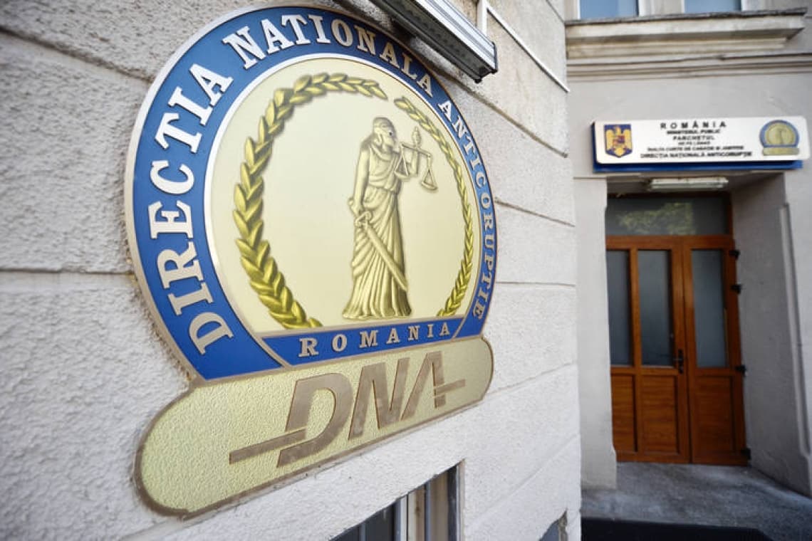 Specialist al Direcției Naționale Anticorupție, reținut de... procurorii DNA!