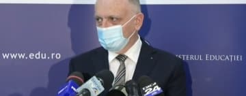 Continuă talmeș-balmeșul testării elevilor. Școlile decid dacă testele pot fi făcute și acasă!