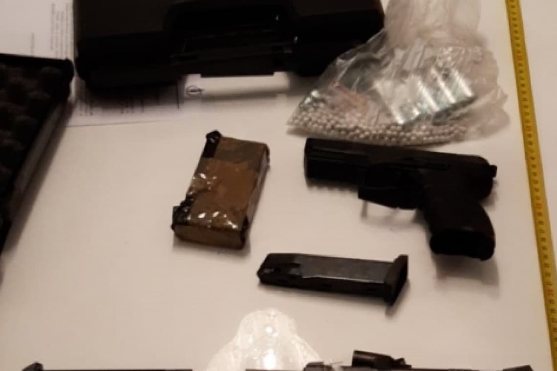 Percheziții în Prahova, la suspecți de contrabandă cu arme aduse din Ungaria